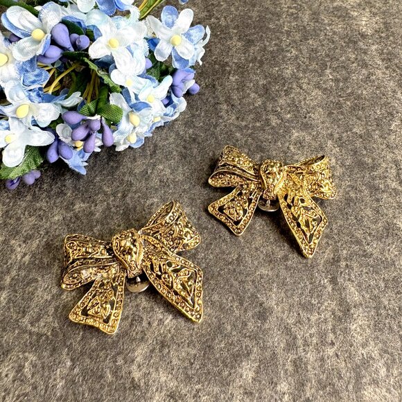 Vintage Jewelry - Goldtone bows S.G.D'or dress clips - vintage 60s jewelry
